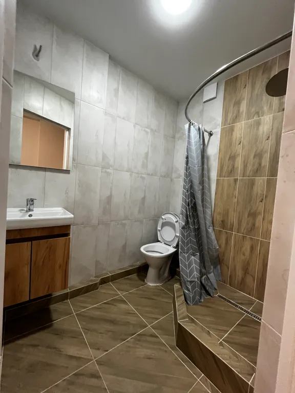 Апартаменты однокомнатные на улице Магомедали Магомеджановa, 42 м², Каспийск — ванная комната
