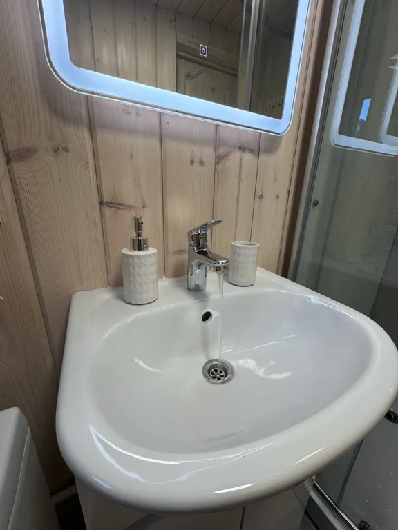 Дом 4-местный в переулке Кумсинском, 42 м², Медвежьегорск — ванная комната