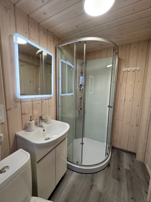 Дом 4-местный в переулке Кумсинском, 42 м², Медвежьегорск — ванная комната, фото 2