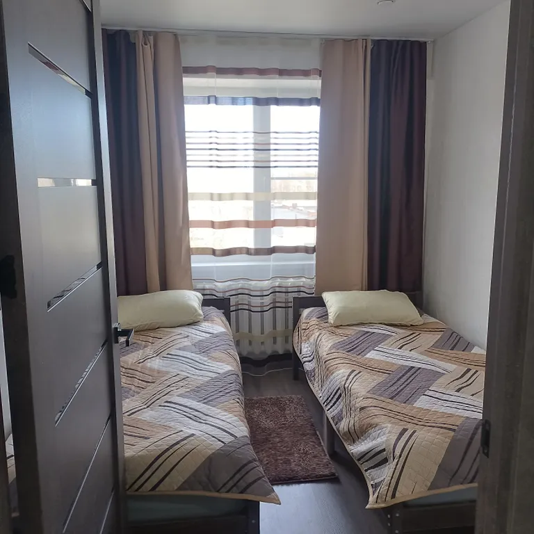 Квартира трёхкомнатная на улице Антикайнене, 49 м², Сегежа — спальня, фото 4