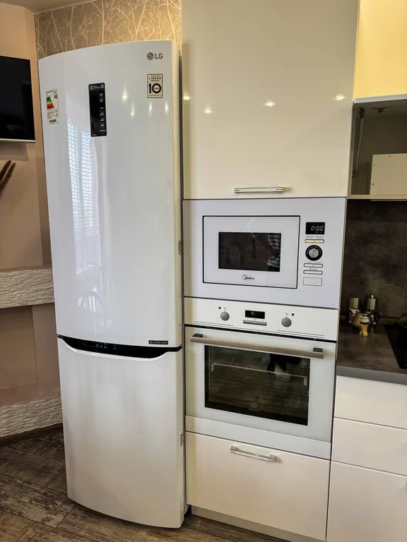 Квартира двухкомнатная в Кировском, 40 м², Красноярск — кухня, фото 4