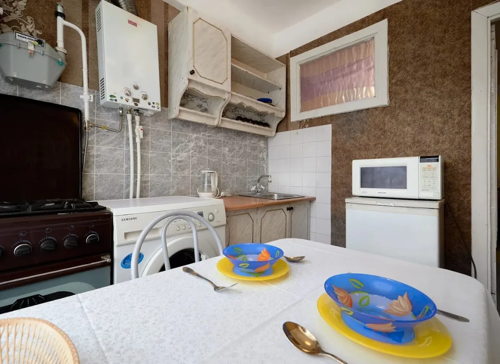 Квартира однокомнатная на улице Андрея Губина, 40 м², Кисловодск — кухня