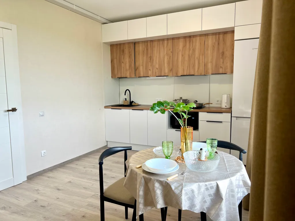 Квартира однокомнатная на улице Якова Павлова, 46 м², Великий Новгород — кухня