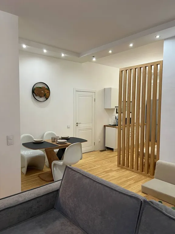 Квартира двухкомнатная на улице Белинского, 60 м², Томск — фото 15
