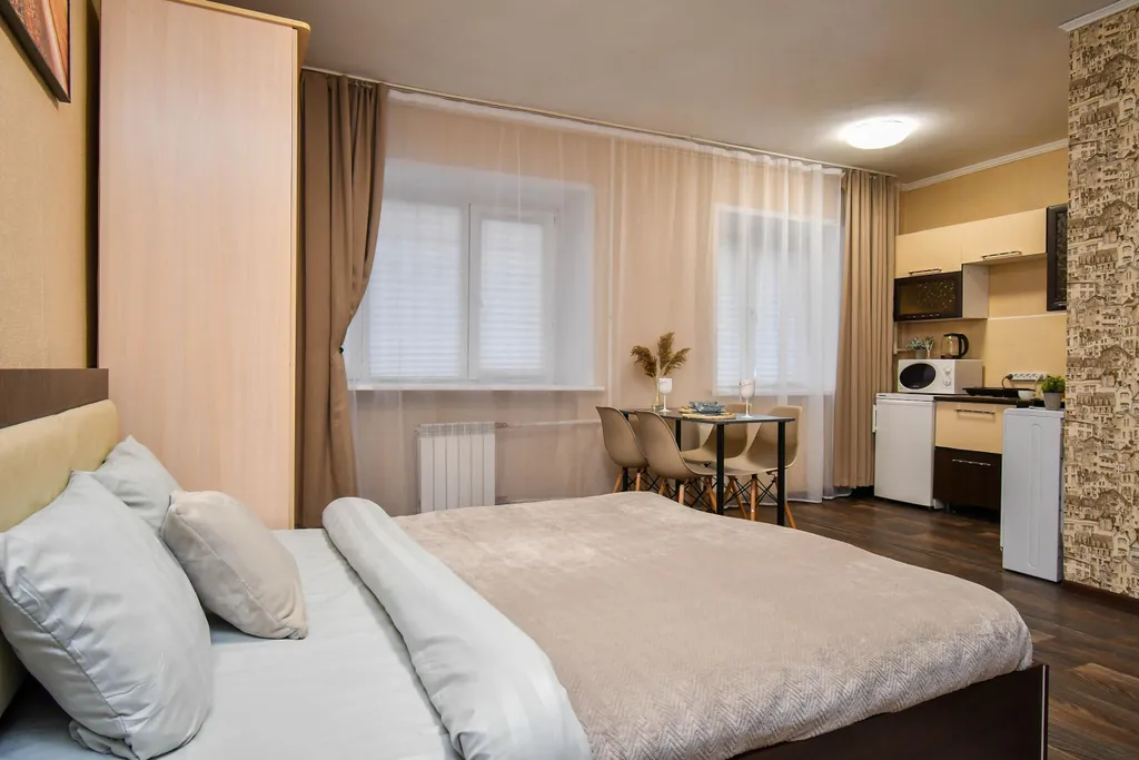 Студия однокомнатная в Железнодорожном, 32 м², Красноярск — спальня, фото 3