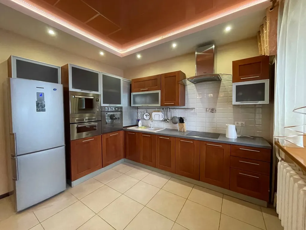 Квартира трёхкомнатная в Самарском, 120 м², Самара — кухня