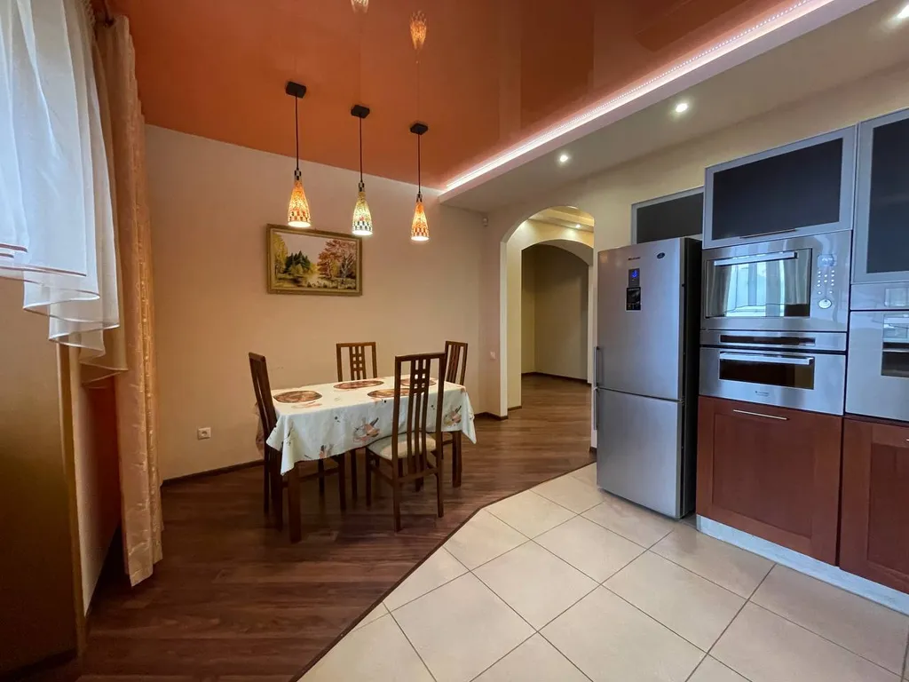 Квартира трёхкомнатная в Самарском, 120 м², Самара — кухня, фото 2