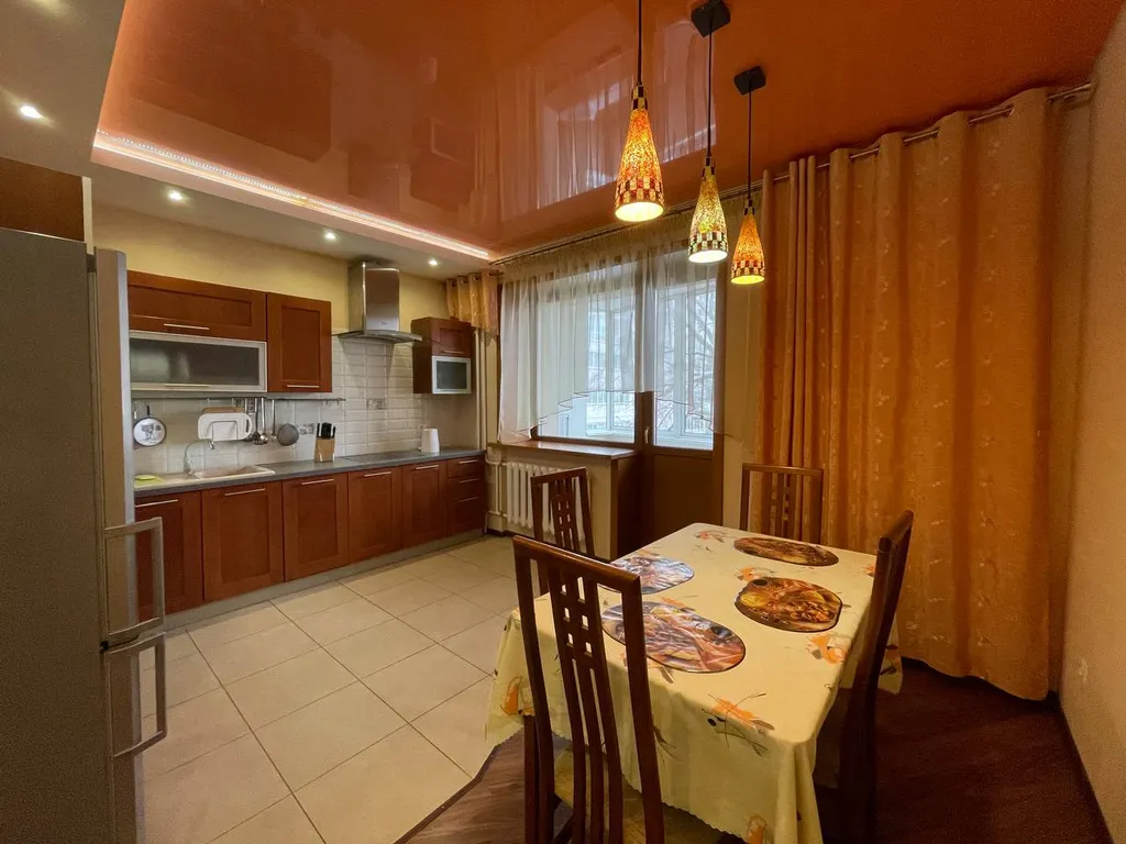 Квартира трёхкомнатная в Самарском, 120 м², Самара — кухня, фото 3