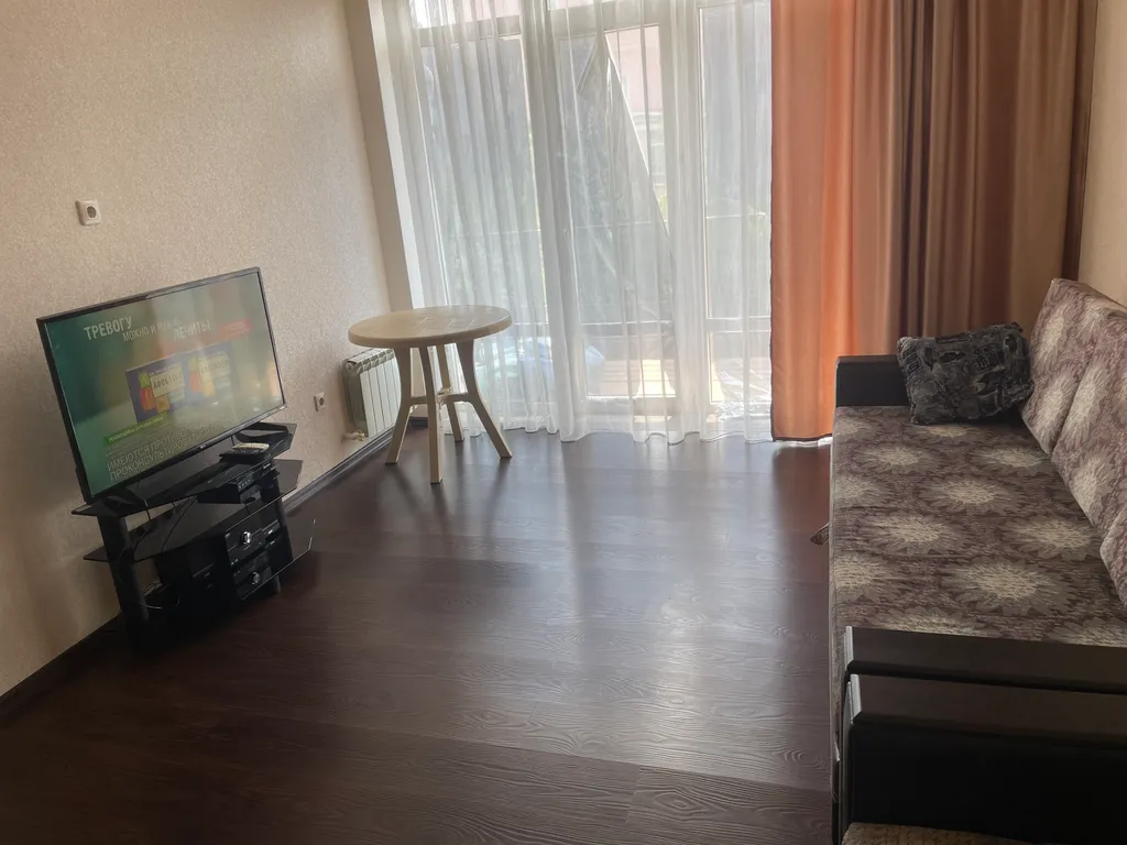 Квартира однокомнатная на улице Репина, 50 м², Геленджик — фото 4