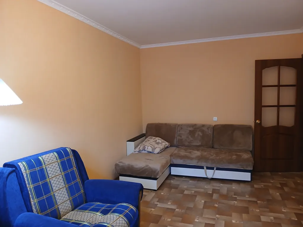 Квартира двухкомнатная на улице Репина, 53 м², Жигулёвск — спальня, фото 2