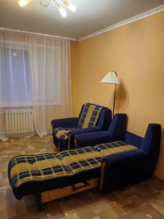 Квартира двухкомнатная на улице Репина, 53 м², Жигулёвск — спальня, фото 4