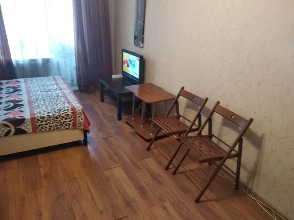 Квартира однокомнатная в Центральном, 40 м², Красноярск — спальня, фото 3