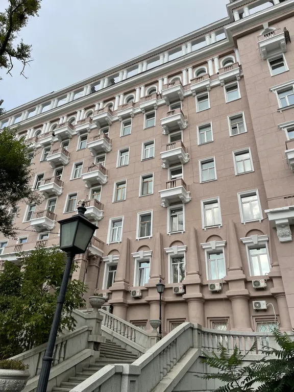 Квартира 4-комн в Фрунзенском, 103 м², Владивосток — двор, фото 2