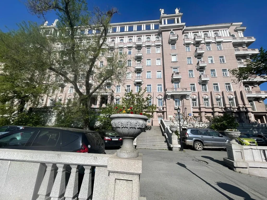Квартира 4-комн в Фрунзенском, 103 м², Владивосток — двор