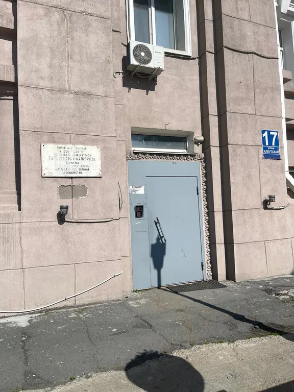 Квартира 4-комн в Фрунзенском, 103 м², Владивосток — двор, фото 3