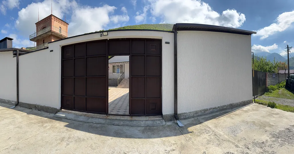 Уютный дом в сердце гор