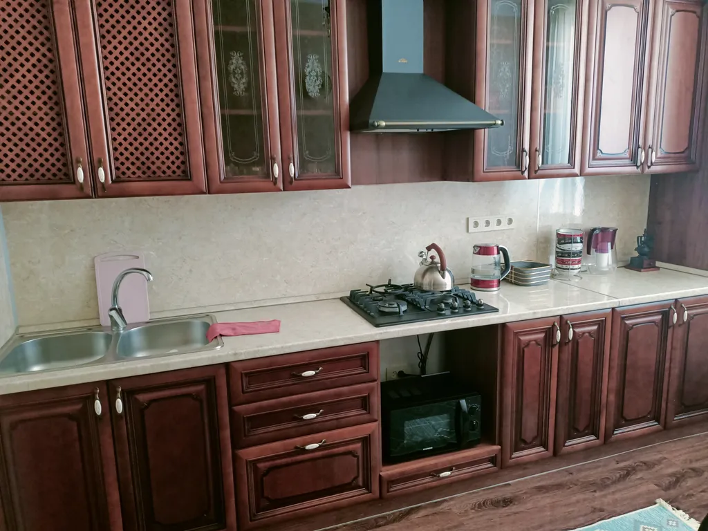 Квартира двухкомнатная в Ленинском, 72 м², Махачкала — кухня