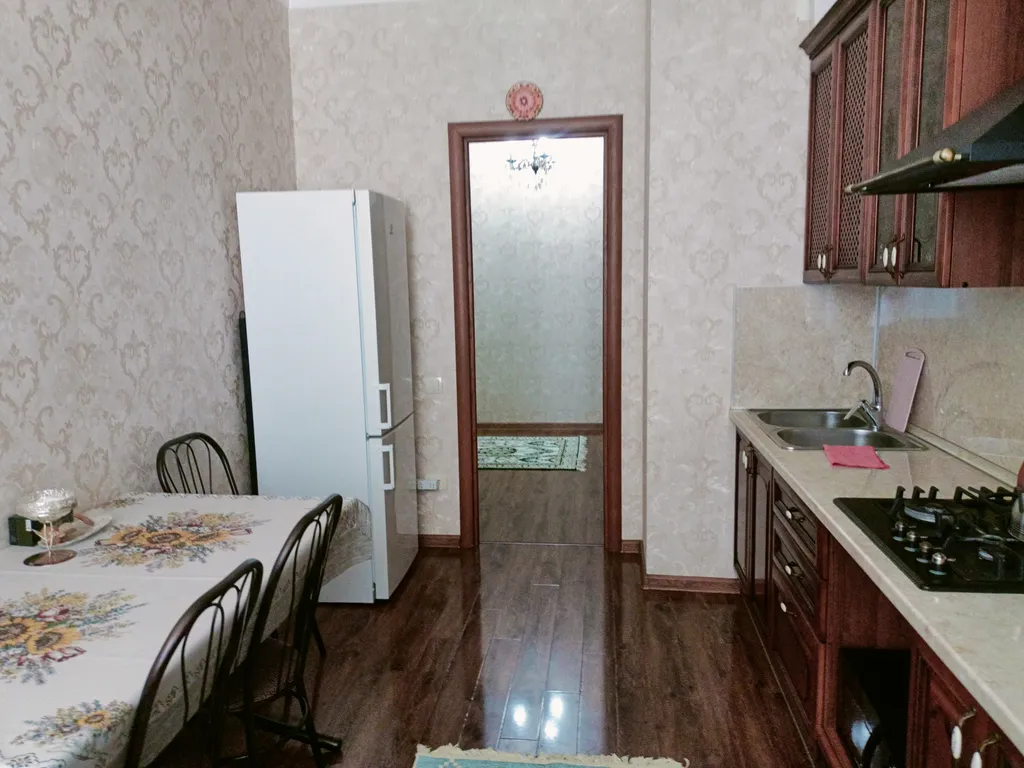 Квартира двухкомнатная в Ленинском, 72 м², Махачкала — кухня, фото 2