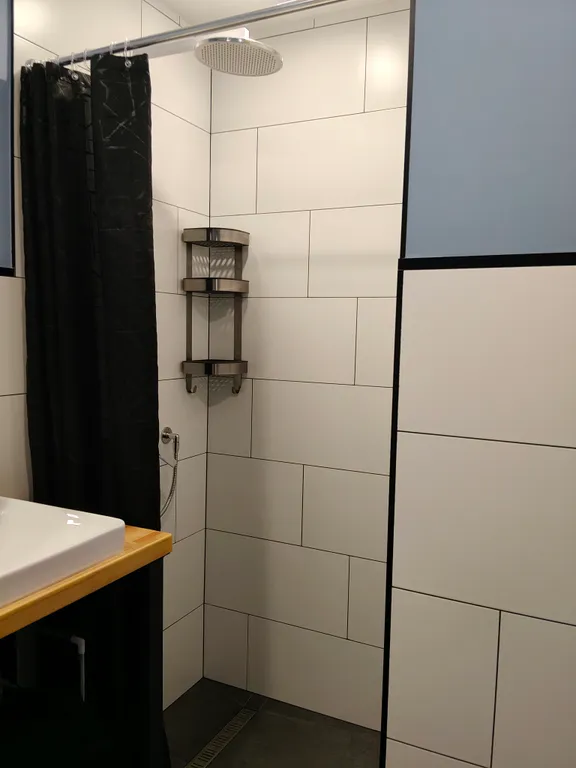 Квартира двухкомнатная на улице Бровцева, 41 м², Зеленоградск — ванная комната, фото 2