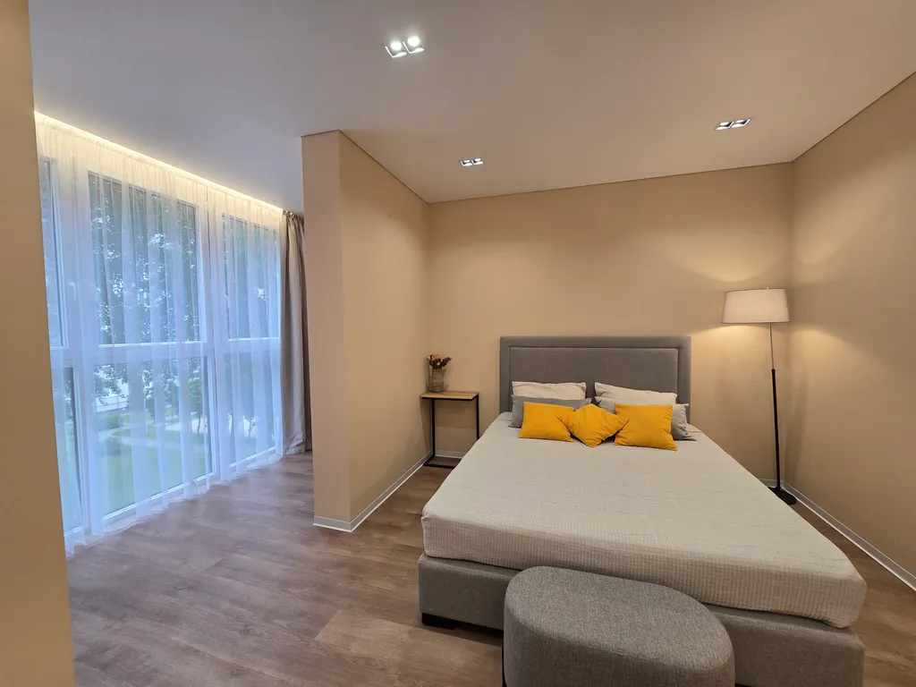 Квартира двухкомнатная в Ленинградском, 60 м², Калининград — спальня, фото 2