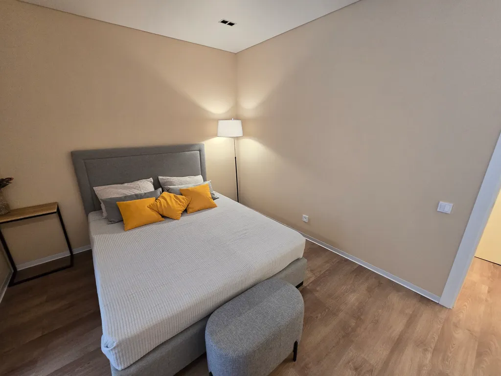 Квартира двухкомнатная в Ленинградском, 60 м², Калининград — спальня, фото 3