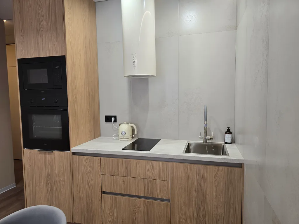 Квартира двухкомнатная в Ленинградском, 60 м², Калининград — кухня, фото 2