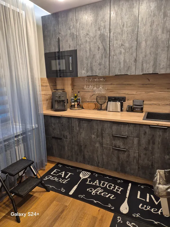 Квартира трёхкомнатная на шоссе Ленинградском, 56 м², Выборг — кухня, фото 5