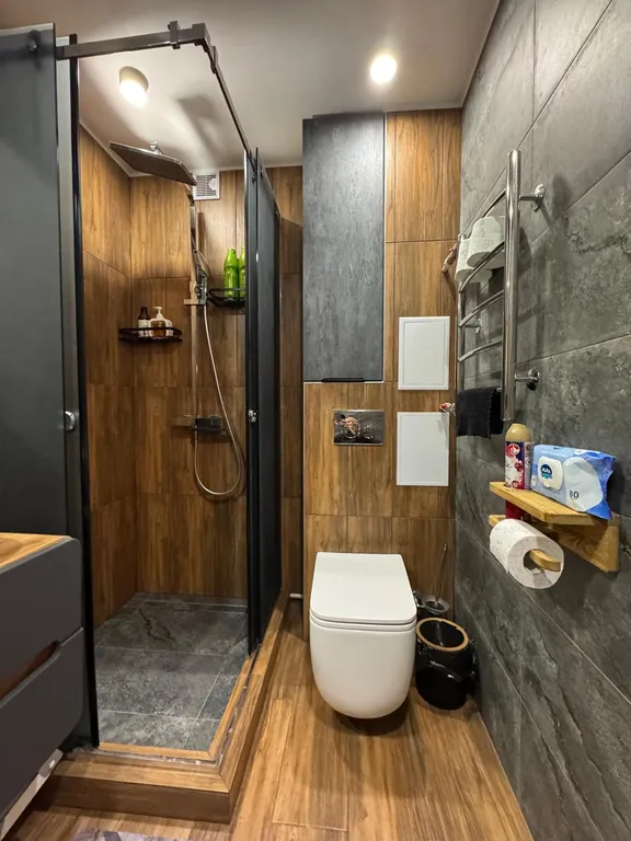 Квартира трёхкомнатная на шоссе Ленинградском, 56 м², Выборг — ванная комната, фото 2