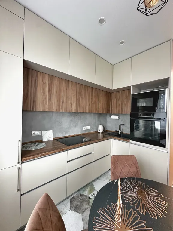 Квартира двухкомнатная в Ленинском, 55 м², Владивосток — кухня, фото 5