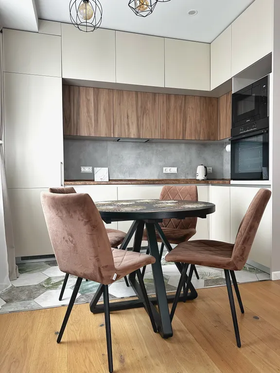 Квартира двухкомнатная в Ленинском, 55 м², Владивосток — кухня, фото 3
