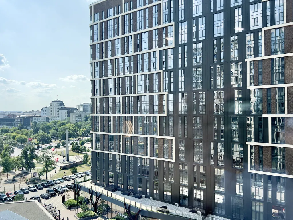 Апартаменты двухкомнатные на улице Николая Машарова, 80 м², Тюмень — вид из окна