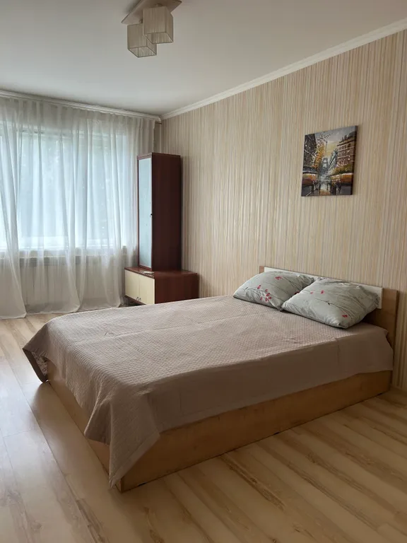 Квартира двухкомнатная в микрорайоне 5-й, 47 м², Камышин — спальня, фото 5