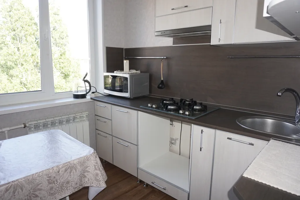 Квартира двухкомнатная в микрорайоне 5-й, 47 м², Камышин — кухня, фото 2