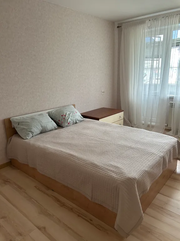Квартира двухкомнатная в микрорайоне 5-й, 47 м², Камышин — спальня, фото 2