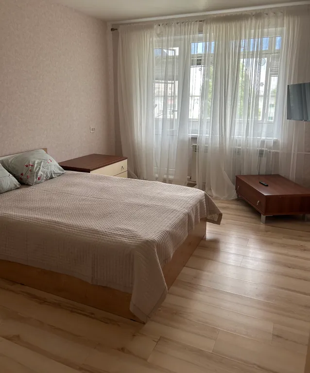 Квартира двухкомнатная в микрорайоне 5-й, 47 м², Камышин — спальня, фото 3