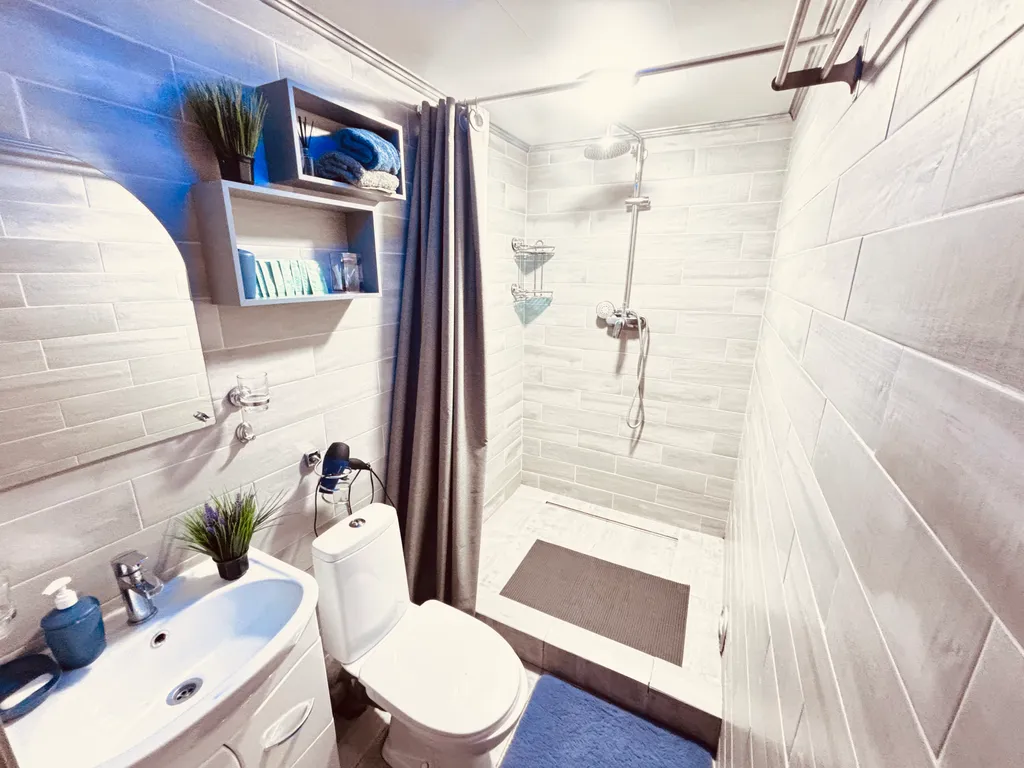 Дом 6-местный на улице Революционной, 55 м², Петрозаводск — ванная комната, фото 2