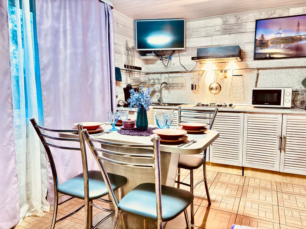 Дом 6-местный на улице Революционной, 55 м², Петрозаводск — кухня