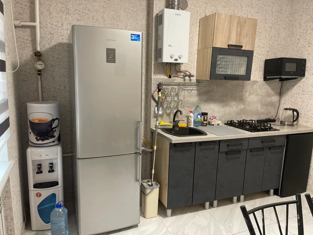 Квартира двухкомнатная на проспекте Карла Маркса, 58 м², Каменск-Шахтинский — кухня