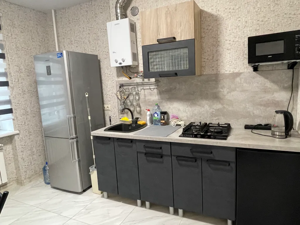 Квартира двухкомнатная на проспекте Карла Маркса, 58 м², Каменск-Шахтинский — кухня, фото 2