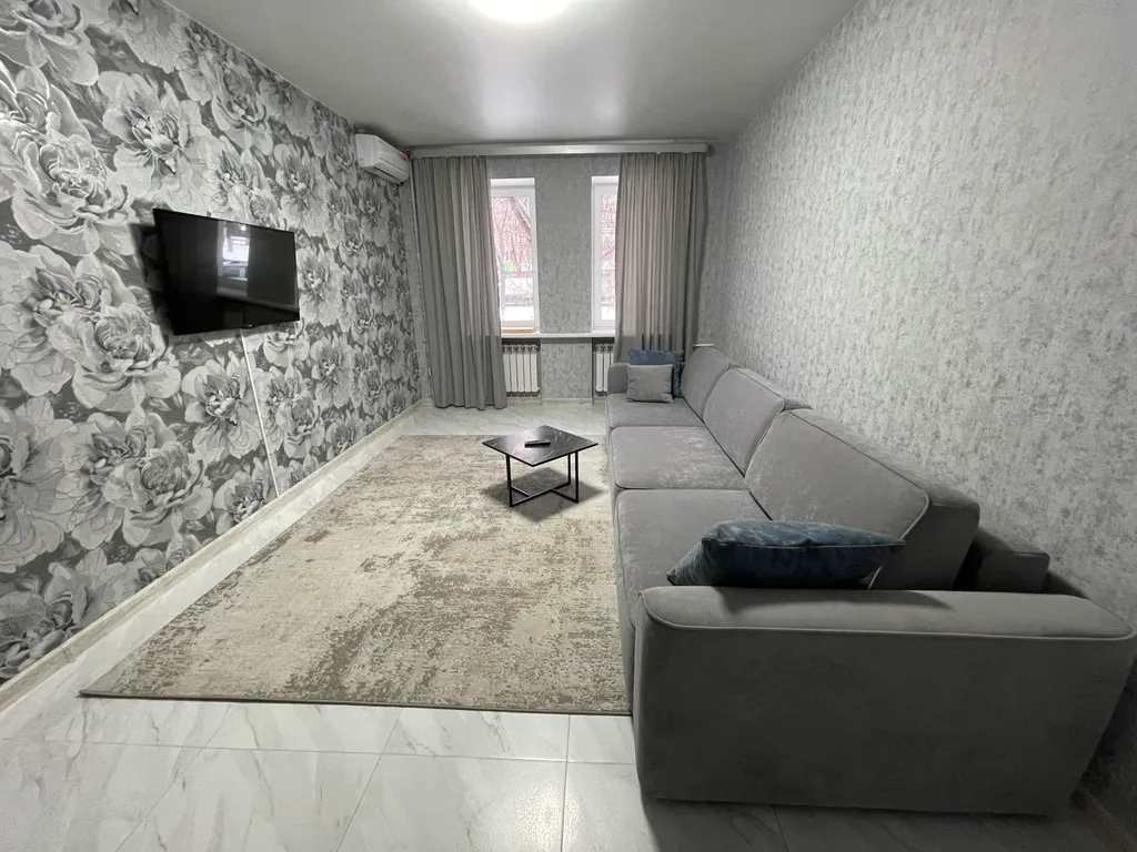 Квартира двухкомнатная на проспекте Карла Маркса, 58 м², Каменск-Шахтинский — спальня, фото 6