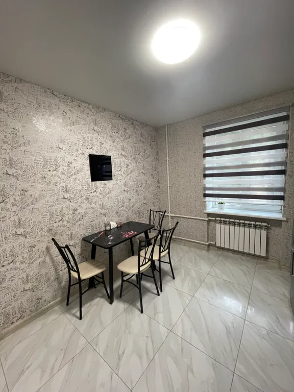 Квартира двухкомнатная на проспекте Карла Маркса, 58 м², Каменск-Шахтинский — кухня, фото 4