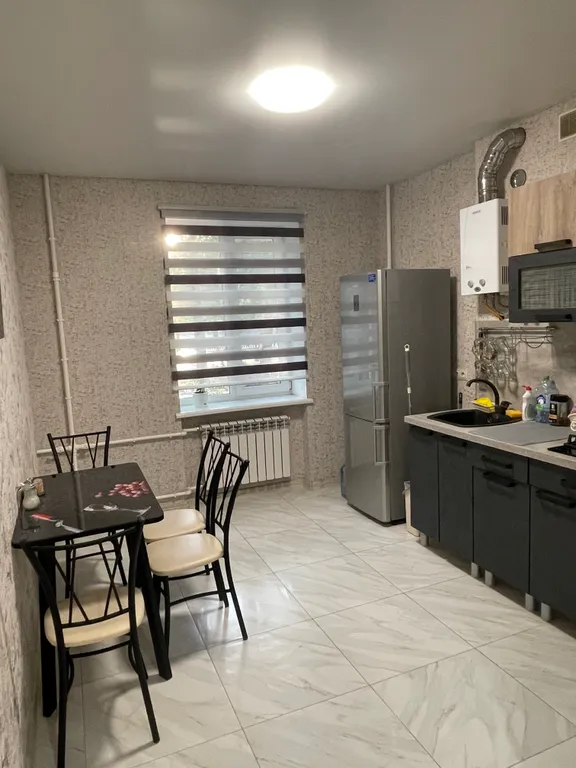 Квартира двухкомнатная на проспекте Карла Маркса, 58 м², Каменск-Шахтинский — кухня, фото 5