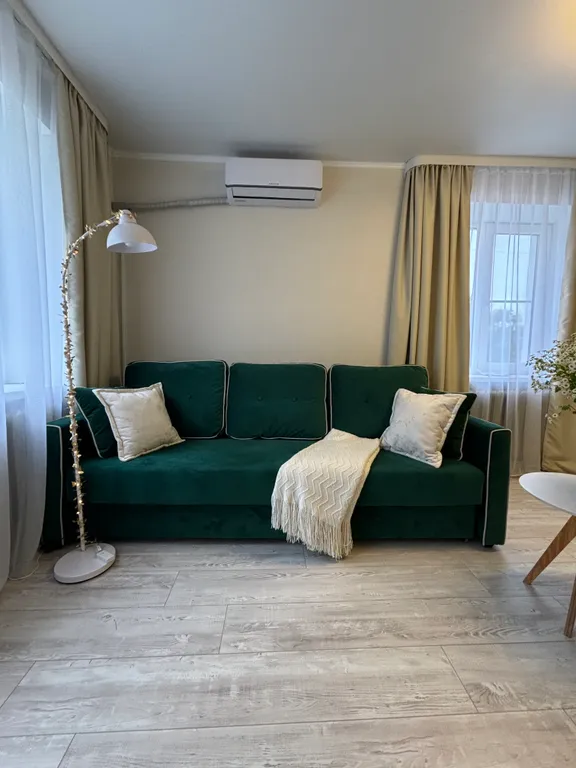 Квартира однокомнатная на улице Александровской, 30 м², Старая Русса — спальня, фото 11