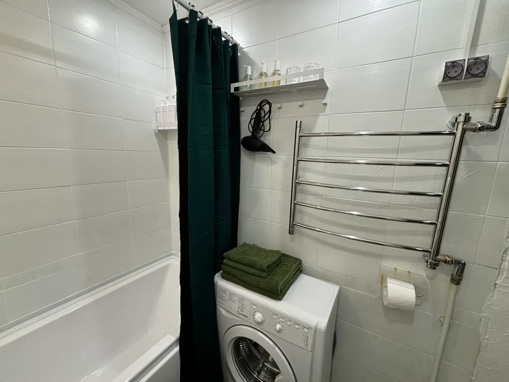 Квартира однокомнатная на улице Александровской, 30 м², Старая Русса — ванная комната, фото 8