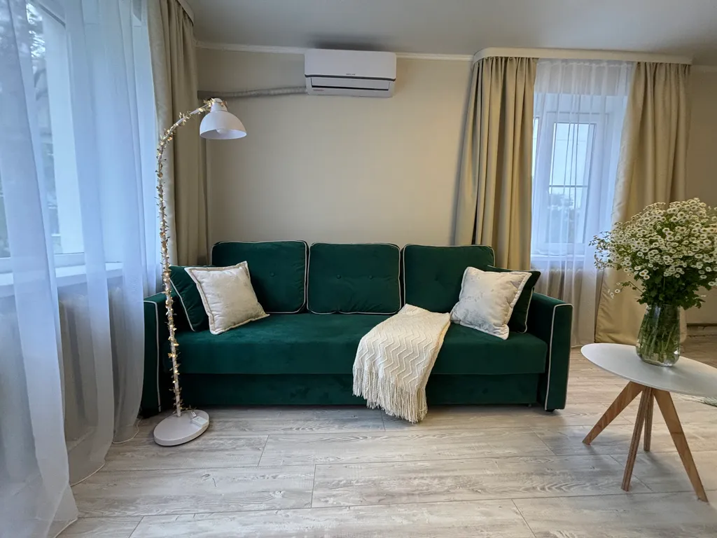 Квартира однокомнатная на улице Александровской, 30 м², Старая Русса — спальня, фото 17