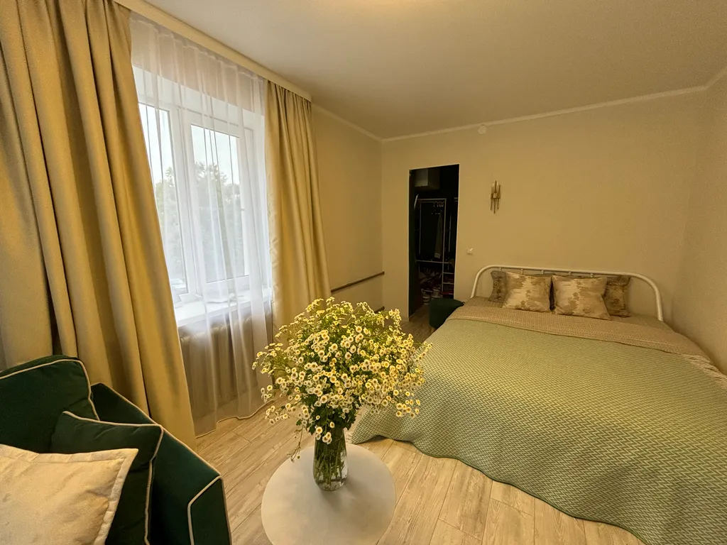 Квартира однокомнатная на улице Александровской, 30 м², Старая Русса — спальня, фото 3