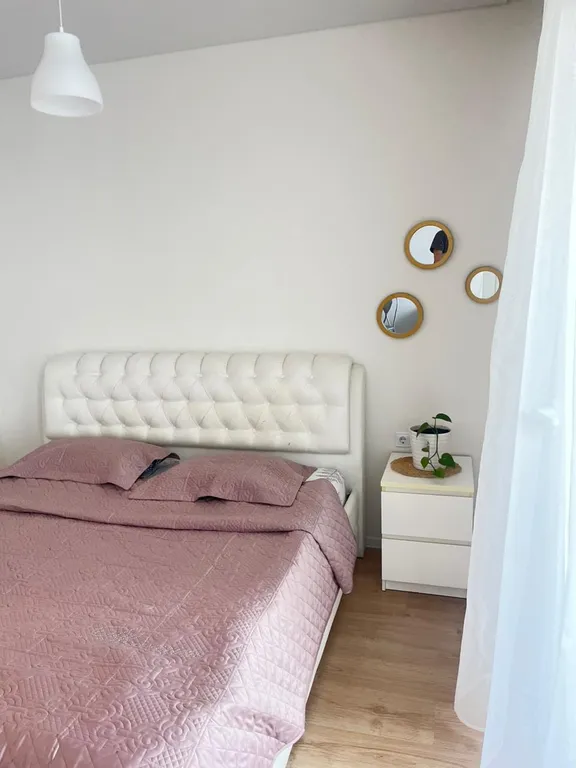 Студия однокомнатная в Чкаловском, 34 м², Екатеринбург — спальня, фото 3
