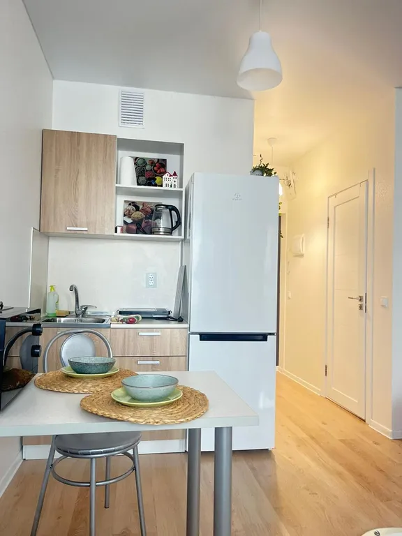 Студия однокомнатная в Чкаловском, 34 м², Екатеринбург — кухня, фото 2