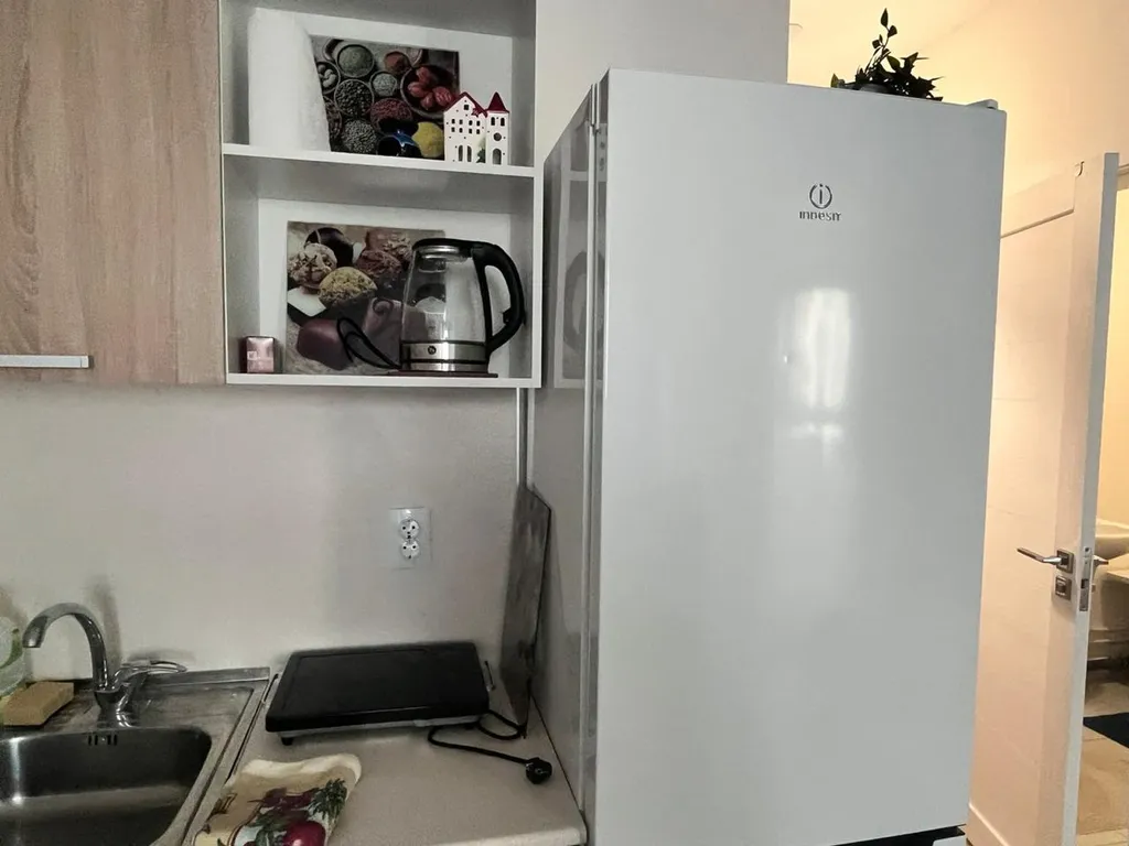 Студия однокомнатная в Чкаловском, 34 м², Екатеринбург — кухня, фото 5