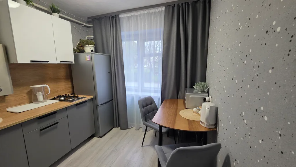 Квартира однокомнатная на улице Герцене, 33 м², Псков — кухня, фото 2